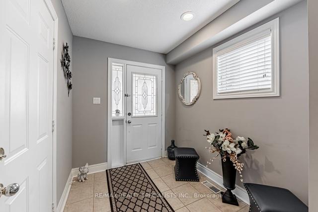 2376 Nichols Dr, House semidetached with 3 bedrooms, 3 bathrooms and 3 parking in Oakville ON | Image 12