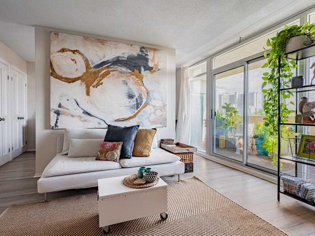 1010 - 40 Homewood Ave, Condo with 1 bedrooms, 1 bathrooms and 1 parking in Toronto ON | Image 1