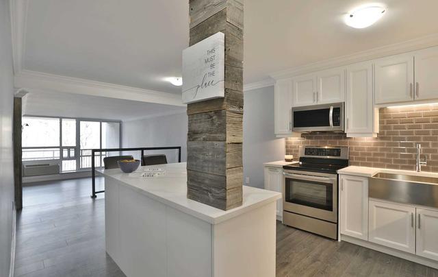 210 - 1359 White Oaks Blvd, Condo with 3 bedrooms, 2 bathrooms and 1 parking in Oakville ON | Image 5
