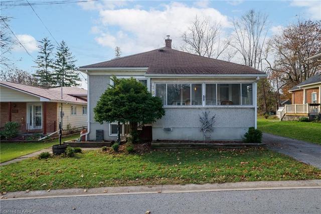 162 Alma Avenue, House detached with 2 bedrooms, 1 bathrooms and 3 parking in Greater Napanee ON | Image 14