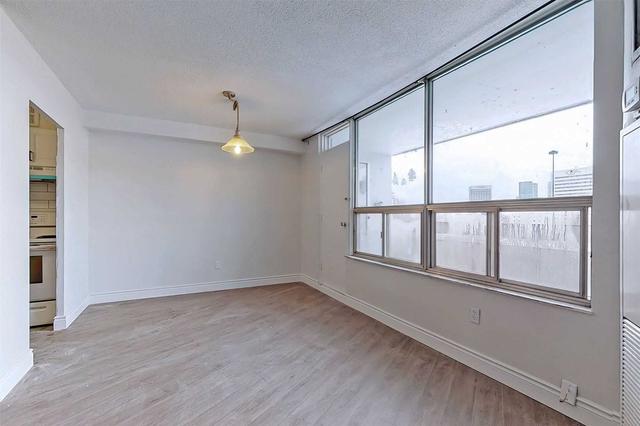 919 - 10 Edgecliff Gfwy, Condo with 3 bedrooms, 2 bathrooms and 1 parking in Toronto ON | Image 39