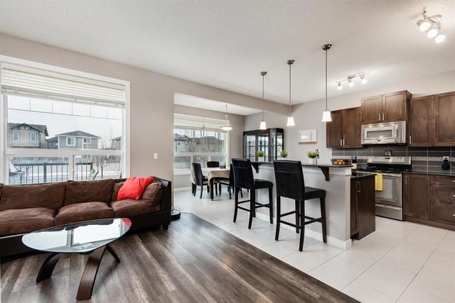 127 Hillcrest Circle Sw, House detached with 4 bedrooms, 3 bathrooms and 4 parking in Calgary AB | Image 2