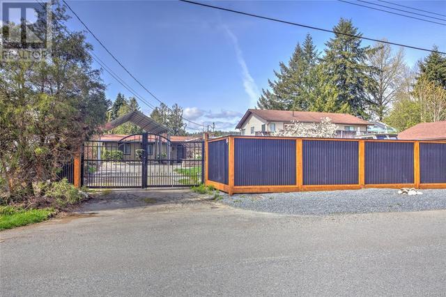 56 Prospect Ave, House detached with 4 bedrooms, 2 bathrooms and 6 parking in Lake Cowichan BC | Image 2
