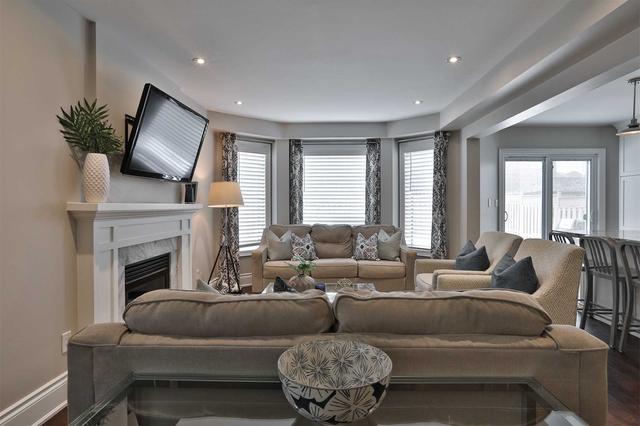 107 Purcell Cres, House detached with 4 bedrooms, 4 bathrooms and 5 parking in Vaughan ON | Image 2