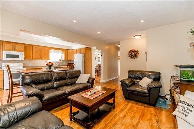 1002 Ferndale Cres, House detached with 3 bedrooms, 3 bathrooms and 3 parking in Newmarket ON | Image 7