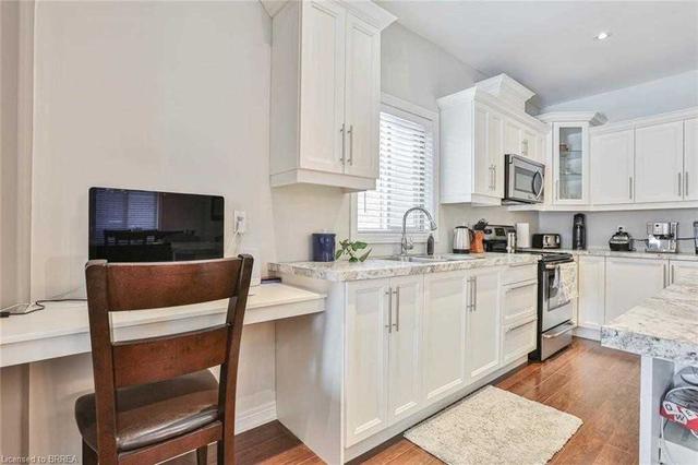 12 Banks St, House detached with 3 bedrooms, 3 bathrooms and 3.5 parking in Brantford ON | Image 6