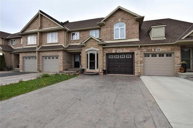 90 Hannon Cres, House attached with 3 bedrooms, 3 bathrooms and 2 parking in Hamilton ON | Image 1