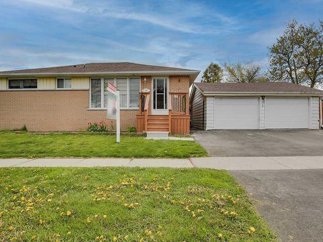 30 Raylawn Cres, House detached with 3 bedrooms, 3 bathrooms and 5 parking in Halton Hills ON | Image 1