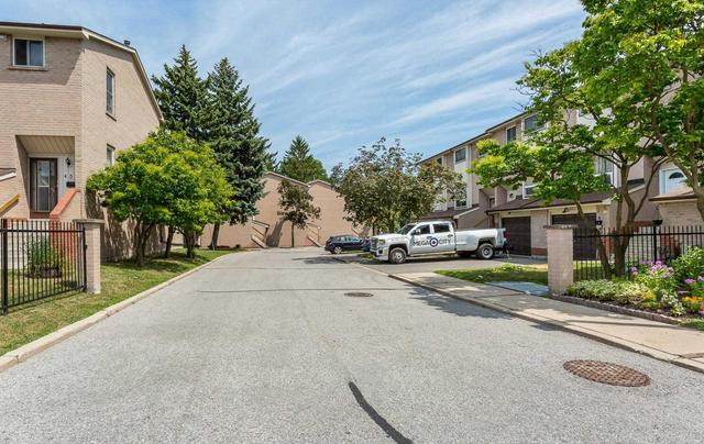 185 - 41 Collinsgrove Rd, Townhouse with 3 bedrooms, 2 bathrooms and 1 parking in Toronto ON | Image 2