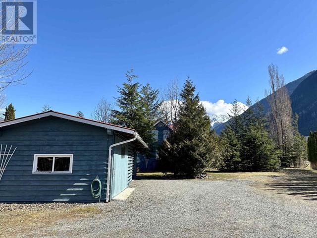 1966 Mackenzie 20 Highway, House detached with 3 bedrooms, 1 bathrooms and null parking in Central Coast C BC | Image 6