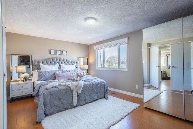 19 Sadlee Cove Cres, House attached with 3 bedrooms, 3 bathrooms and 5 parking in Toronto ON | Image 3