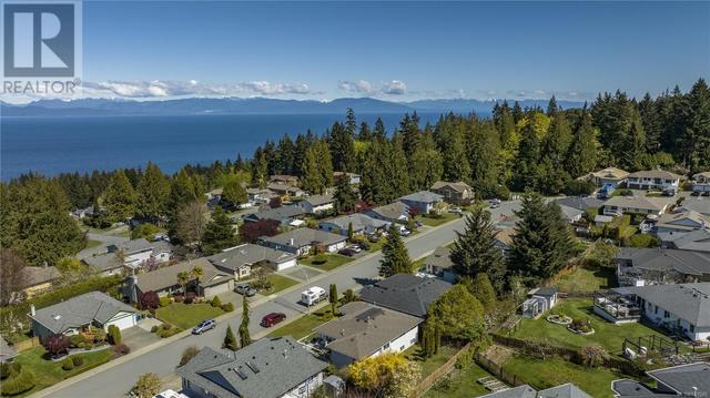5658 Malibu Terr, House detached with 6 bedrooms, 4 bathrooms and 4 parking in Nanaimo BC | Image 6