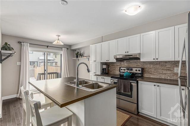 223 Halyard Way, Townhouse with 3 bedrooms, 3 bathrooms and 3 parking in Ottawa ON | Image 9