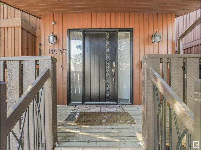 11533 University Av Nw, House detached with 4 bedrooms, 3 bathrooms and null parking in Edmonton AB | Image 2
