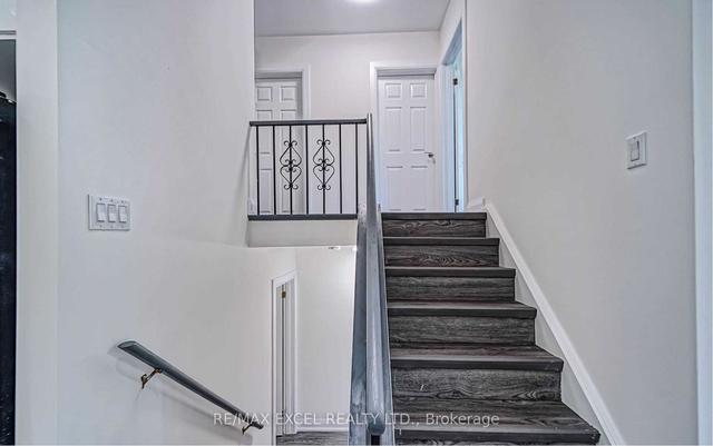 38 Centre Ave, House detached with 5 bedrooms, 2 bathrooms and 5 parking in Toronto ON | Image 13