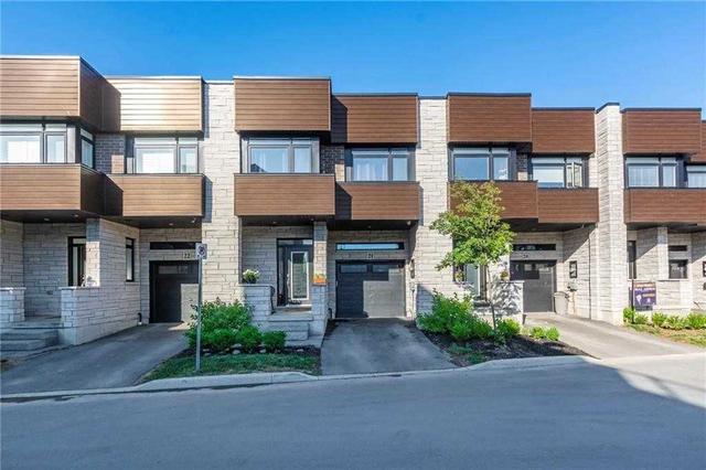 21 - 35 Midhurst Hts, Townhouse with 4 bedrooms, 3 bathrooms and 2 parking in Hamilton ON | Image 1