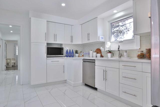 3 Neston Ave, House detached with 4 bedrooms, 5 bathrooms and 5 parking in Toronto ON | Image 2