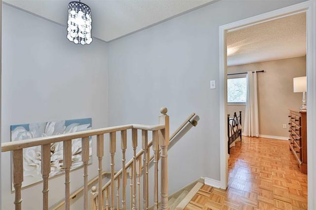 15 Louana Cres, Townhouse with 3 bedrooms, 3 bathrooms and 3 parking in Vaughan ON | Image 11