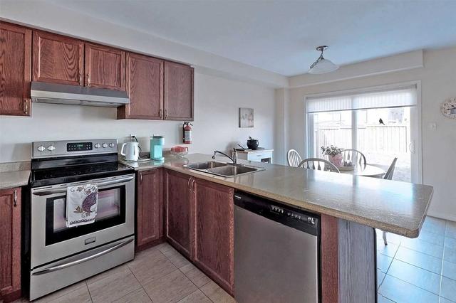 204 Lady Angela Ave, House detached with 3 bedrooms, 3 bathrooms and 2 parking in Oshawa ON | Image 3