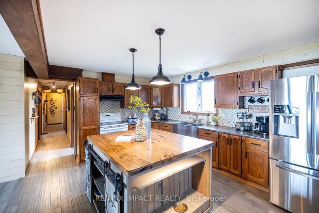 32 Totten Dr, House detached with 4 bedrooms, 2 bathrooms and 6 parking in Kawartha Lakes ON | Image 2