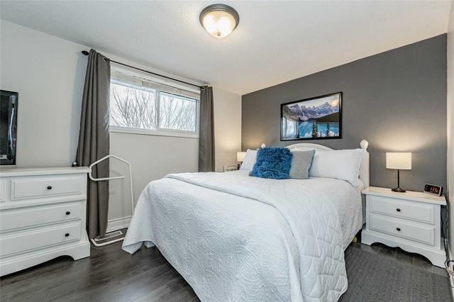 42 Upton Cres, House detached with 3 bedrooms, 2 bathrooms and 3 parking in Guelph ON | Image 11