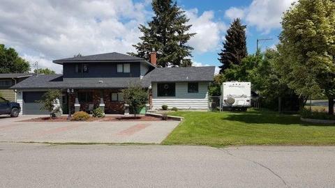 1706 Clifford Ave, House detached with 3 bedrooms, 3 bathrooms and 6 parking in Kamloops BC | Card Image