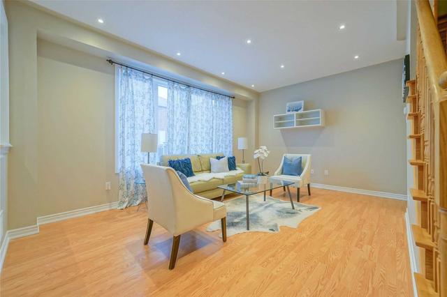 19 Overhold Cres, House detached with 4 bedrooms, 4 bathrooms and 4 parking in Richmond Hill ON | Image 7