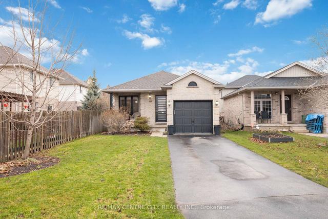 956 Bitterbush Cres, House detached with 2 bedrooms, 2 bathrooms and 3 parking in London ON | Image 1