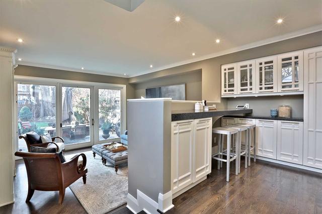 200 Bessborough Dr, House detached with 3 bedrooms, 3 bathrooms and 2 parking in Toronto ON | Image 7