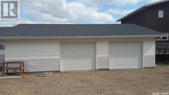 702 Aqualane Avenue, House detached with 3 bedrooms, 2 bathrooms and null parking in Aquadeo SK | Image 3
