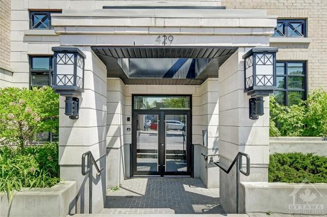 101 - 429 Kent Street, Condo with 2 bedrooms, 2 bathrooms and 1 parking in Ottawa ON | Image 2