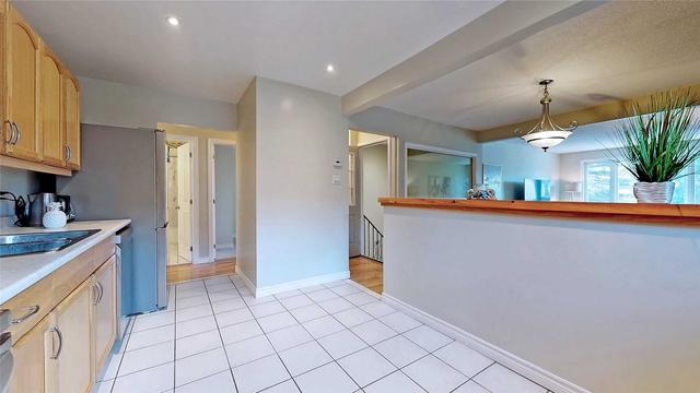 234 Thoms Cres, House detached with 3 bedrooms, 2 bathrooms and 4 parking in Newmarket ON | Image 9