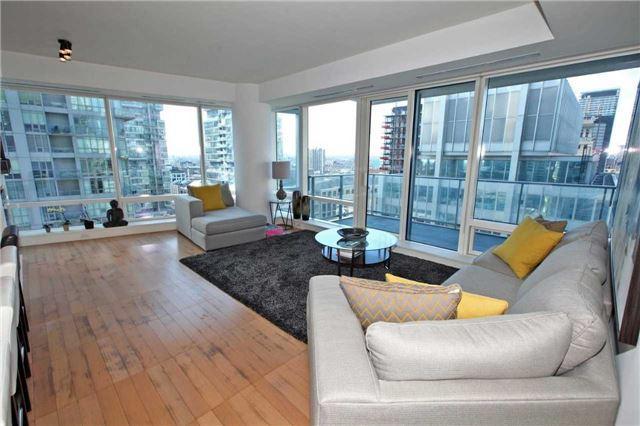 2005 - 180 University Ave, Condo with 2 bedrooms, 3 bathrooms and 1 parking in Toronto ON | Image 4