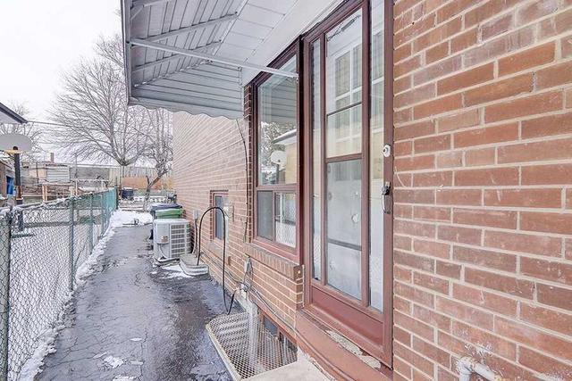 100 Lanyard Rd, House semidetached with 4 bedrooms, 2 bathrooms and 4 parking in Toronto ON | Image 21