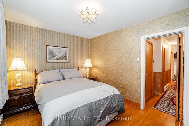 27 Madawaska Ave, House detached with 2 bedrooms, 2 bathrooms and 5 parking in Toronto ON | Image 11