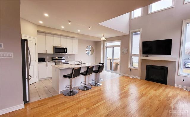 759 Namur Street, Townhouse with 3 bedrooms, 3 bathrooms and 4 parking in Russell ON | Image 5