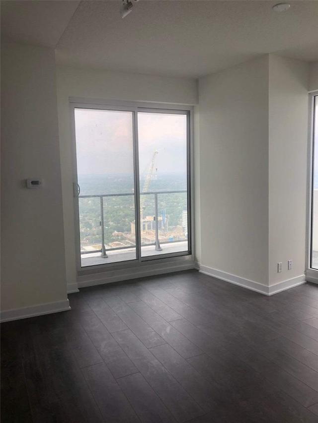 5502 - 2221 Yonge St, Condo with 2 bedrooms, 2 bathrooms and 0 parking in Toronto ON | Image 3