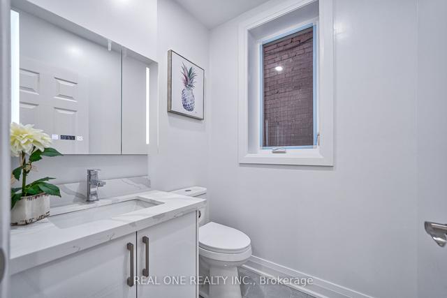 157 Glenholme Ave, House detached with 5 bedrooms, 5 bathrooms and 3 parking in Toronto ON | Image 3