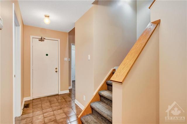 282 Murray Street, Home with 3 bedrooms, 3 bathrooms and 3 parking in Ottawa ON | Image 3