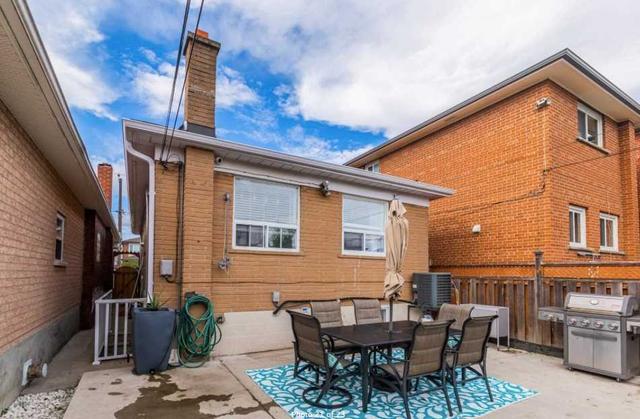 upper - 33 Hagar Ave, House detached with 2 bedrooms, 1 bathrooms and 2 parking in Toronto ON | Image 3