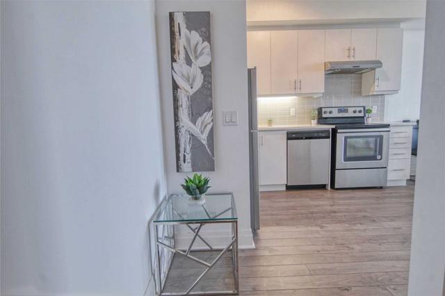 2001 - 17 Zorra St, Condo with 1 bedrooms, 1 bathrooms and 0 parking in Toronto ON | Image 2