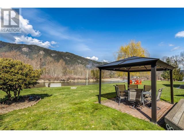 1413 Silver Sands Road, House detached with 3 bedrooms, 2 bathrooms and 1 parking in Sicamous BC | Image 45