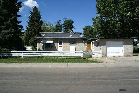 9701 157 St, House detached with 2 bedrooms, 1 bathrooms and 3 parking in Edmonton AB | Card Image