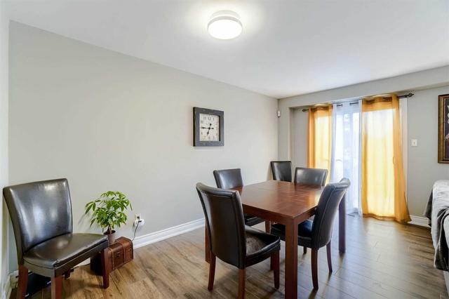 37 Primrose Cres, House attached with 3 bedrooms, 2 bathrooms and 3 parking in Brampton ON | Image 3