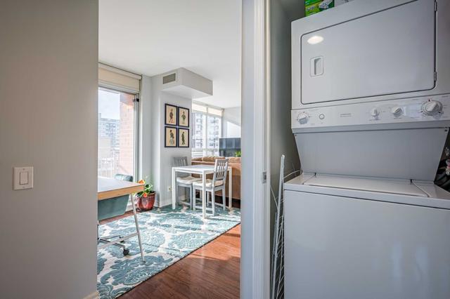 807 - 60 St Clair Ave W, Condo with 2 bedrooms, 1 bathrooms and 0 parking in Toronto ON | Image 9