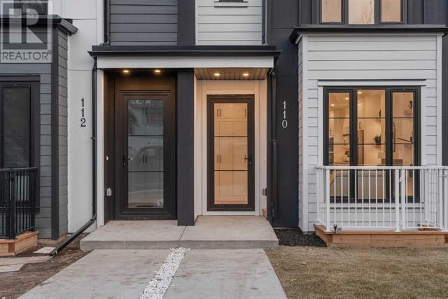 110 11a Street Ne, House semidetached with 4 bedrooms, 4 bathrooms and 2 parking in Calgary AB | Image 2