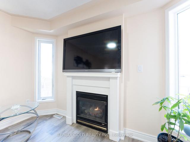 36 Umbria Cres, House detached with 4 bedrooms, 4 bathrooms and 6 parking in Vaughan ON | Image 35