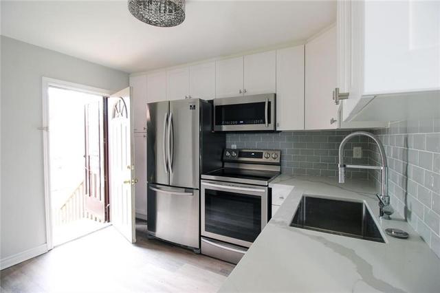 unit 2 - 9 Melrose Avenue S, Condo with 2 bedrooms, 1 bathrooms and 1 parking in Hamilton ON | Image 4