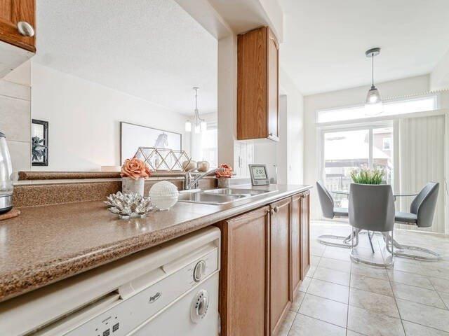 3880 Skyview St, House semidetached with 3 bedrooms, 4 bathrooms and 3 parking in Mississauga ON | Image 3