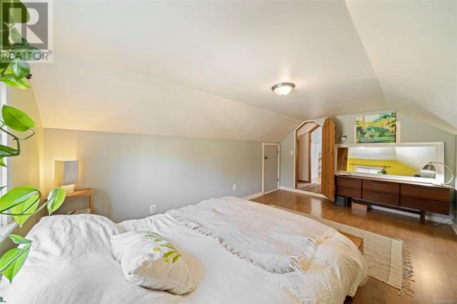 55 Logan Ave, House detached with 4 bedrooms, 3 bathrooms and 3 parking in Saanich BC | Image 26